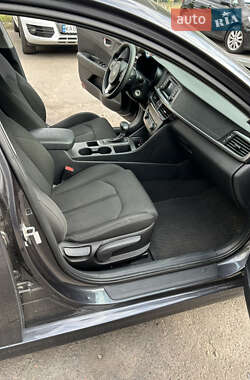 Седан Kia Optima 2017 в Киеве