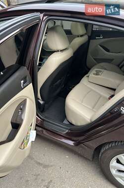 Седан Kia Optima 2014 в 