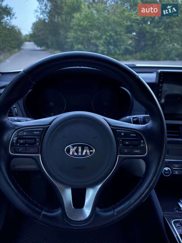 Седан Kia Optima 2016 в Кременчуге