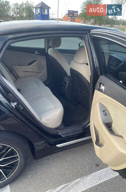 Седан Kia Optima 2012 в 