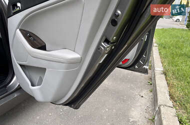 Седан Kia Optima 2012 в 
