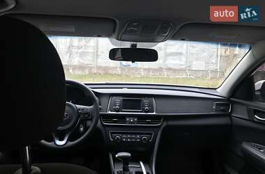 Седан Kia Optima 2016 в 