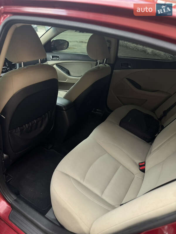 Седан Kia Optima 2014 в Ратному