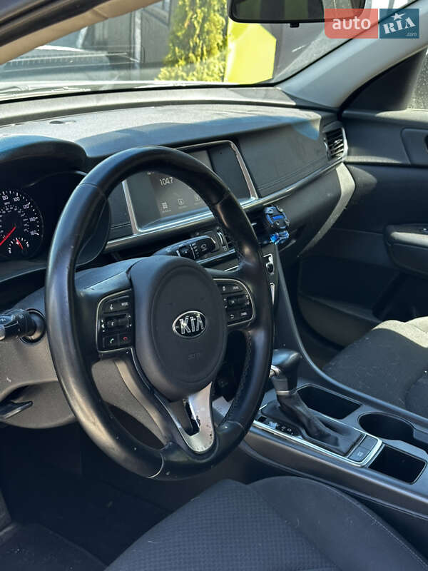 Седан Kia Optima 2016 в Львові