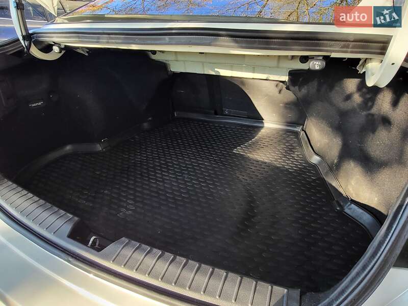 Седан Kia Optima 2011 в Житомире