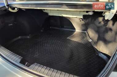 Седан Kia Optima 2011 в 