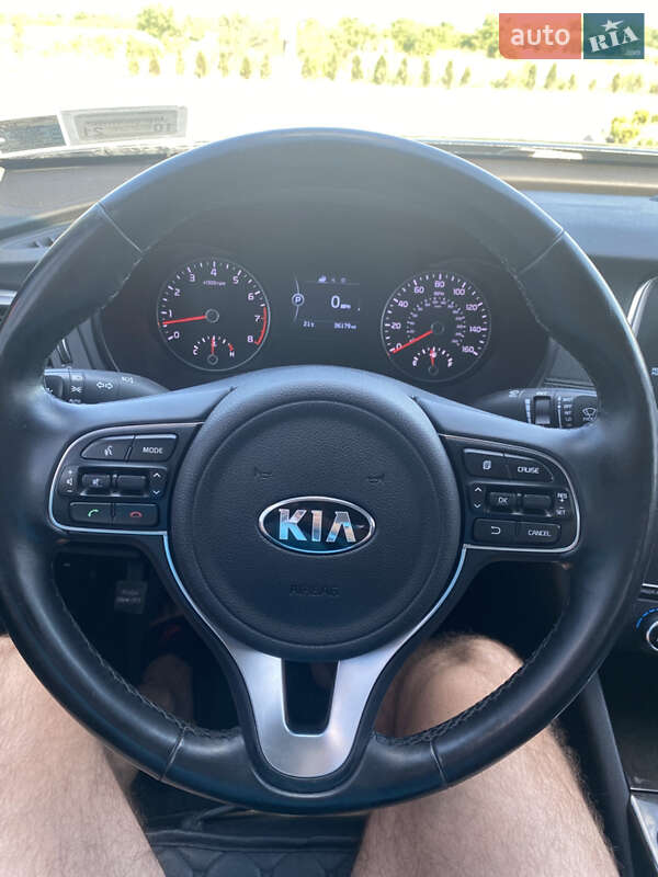 Седан Kia Optima 2016 в Золочеві