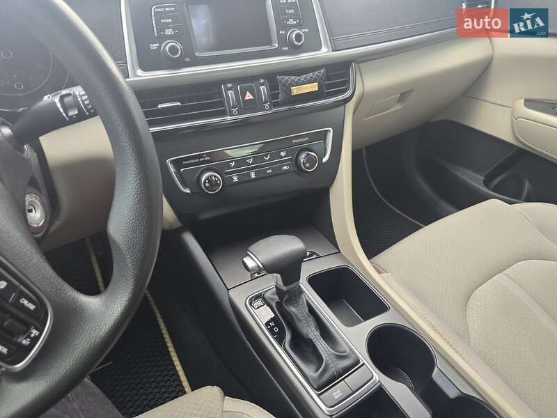 Седан Kia Optima 2016 в Одессе