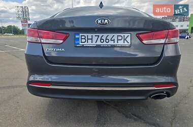 Седан Kia Optima 2016 в 
