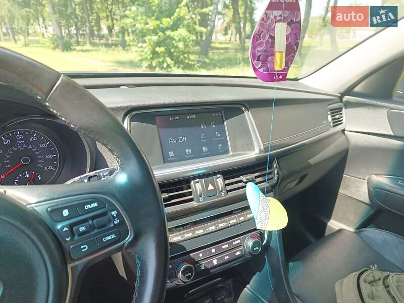 Седан Kia Optima 2017 в Киеве