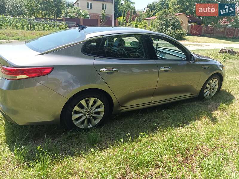 Седан Kia Optima 2017 в Киеве