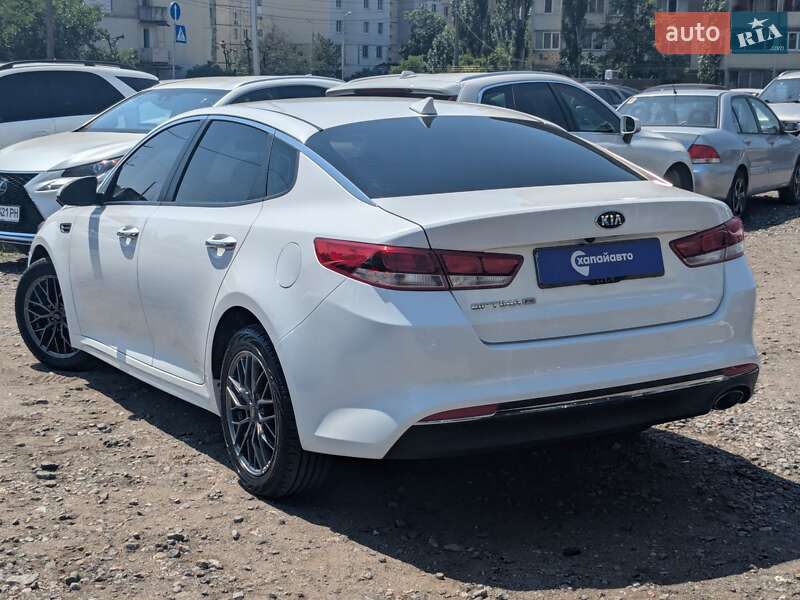 Седан Kia Optima 2017 в Киеве