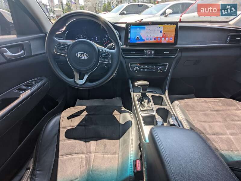 Седан Kia Optima 2017 в Киеве