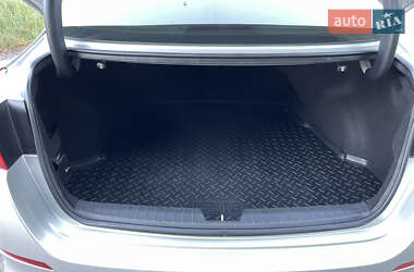 Седан Kia Optima 2013 в 