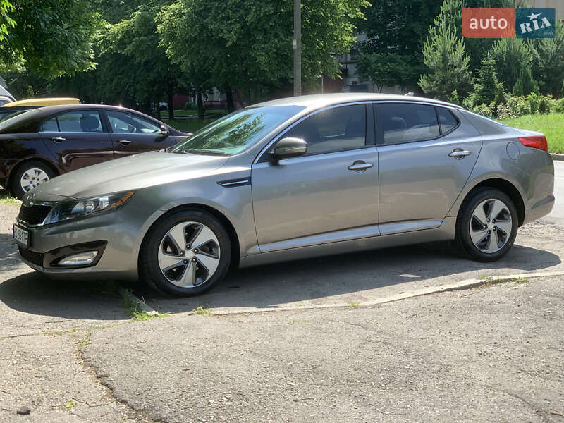 Седан Kia Optima 2013 в Львове