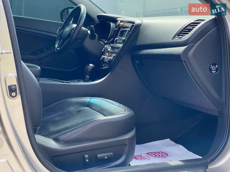 Седан Kia Optima 2012 в Львове