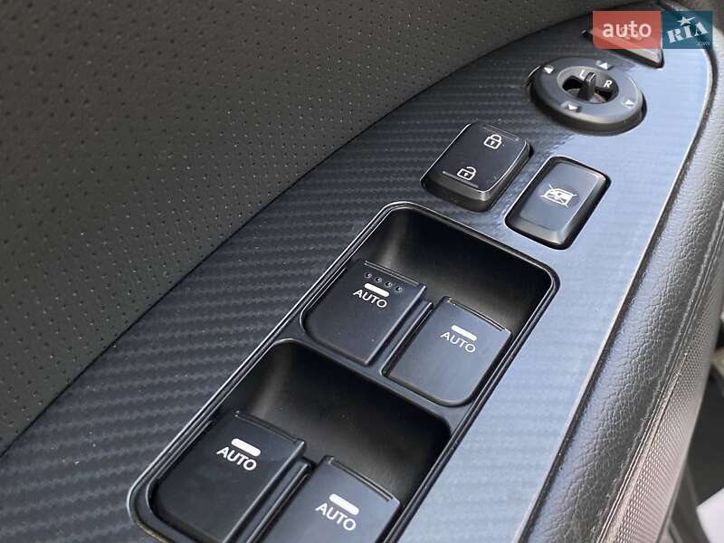 Седан Kia Optima 2012 в Львове