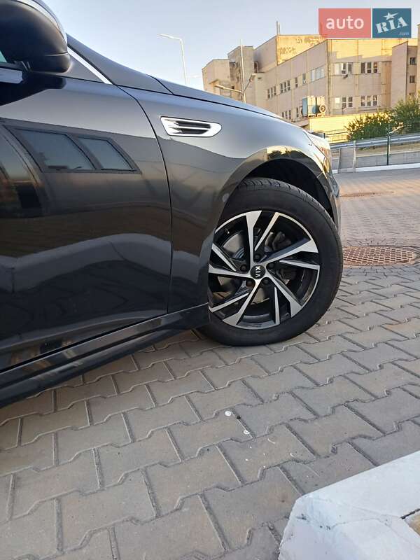 Седан Kia Optima 2017 в Києві