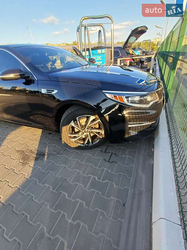 Седан Kia Optima 2017 в Києві