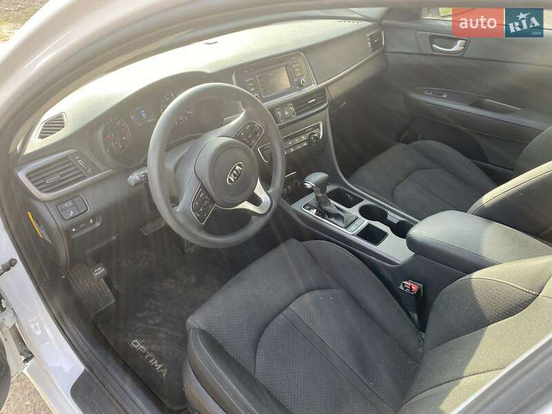 Седан Kia Optima 2016 в Киеве