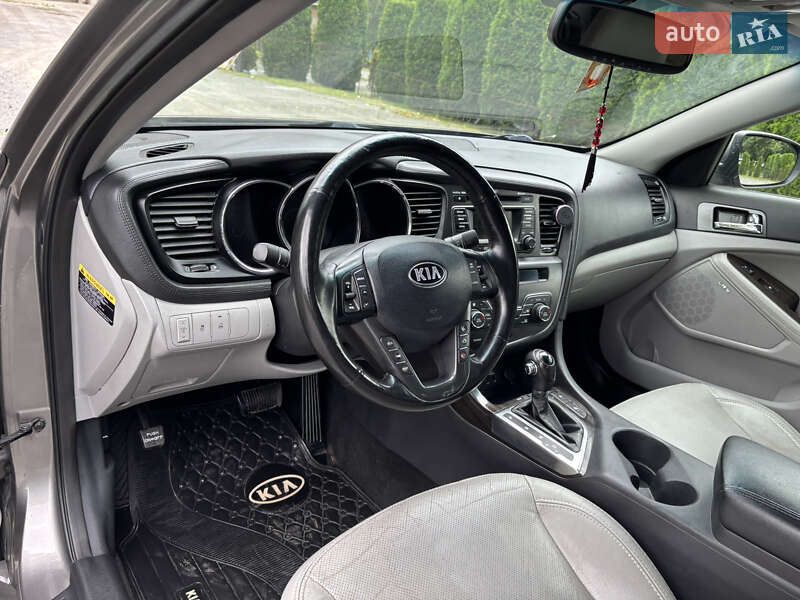 Седан Kia Optima 2012 в Хмельницком