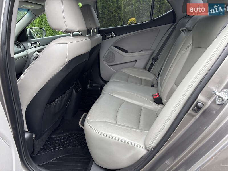 Седан Kia Optima 2012 в Хмельницком