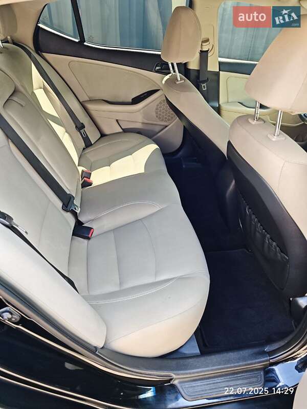 Седан Kia Optima 2014 в Днепре