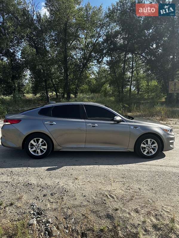 Седан Kia Optima 2016 в Кременчуге
