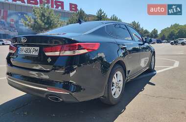 Седан Kia Optima 2016 в 