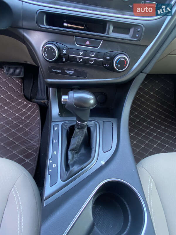 Седан Kia Optima 2015 в Киеве