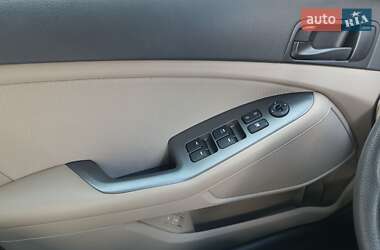 Седан Kia Optima 2013 в Черкассах
