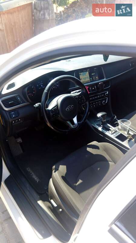 Седан Kia Optima 2015 в Ивано-Франковске