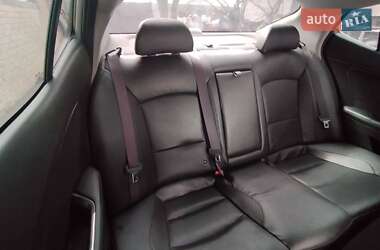 Седан Kia Optima 2015 в Чугуеве