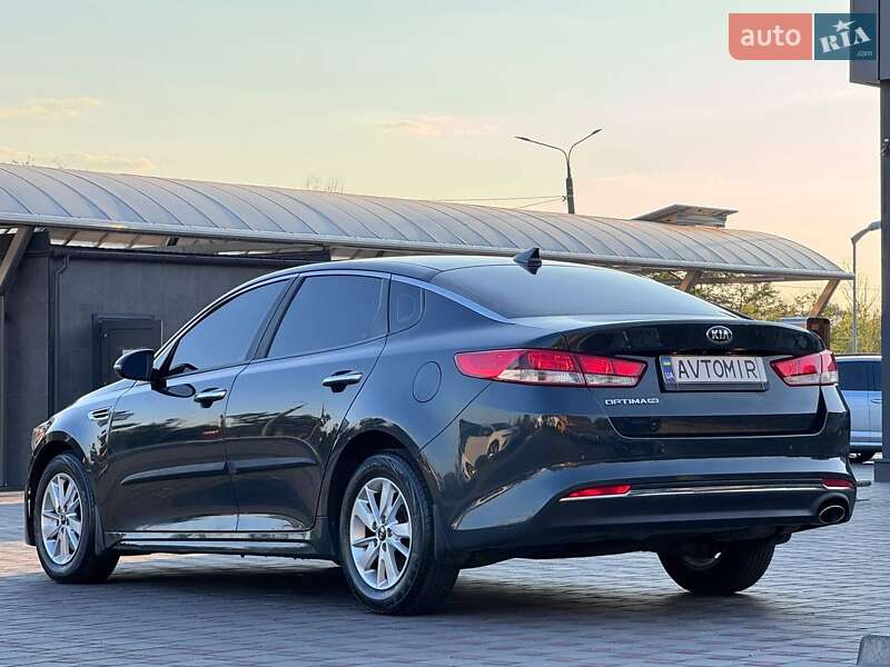 Седан Kia Optima 2016 в Запорожье