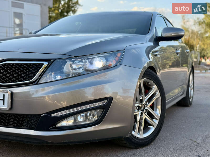 Седан Kia Optima 2012 в Кривом Роге