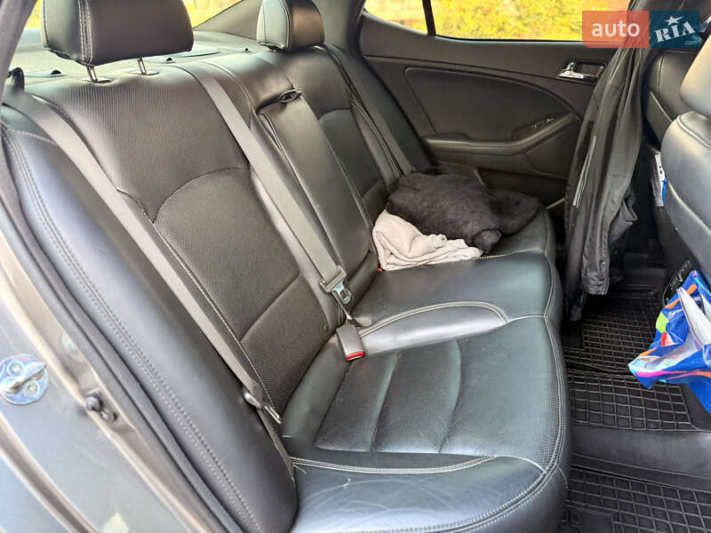 Седан Kia Optima 2012 в Кривом Роге