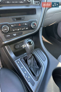 Седан Kia Optima 2011 в 