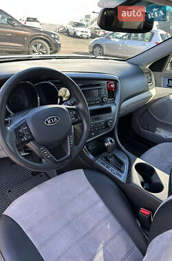 Седан Kia Optima 2011 в 