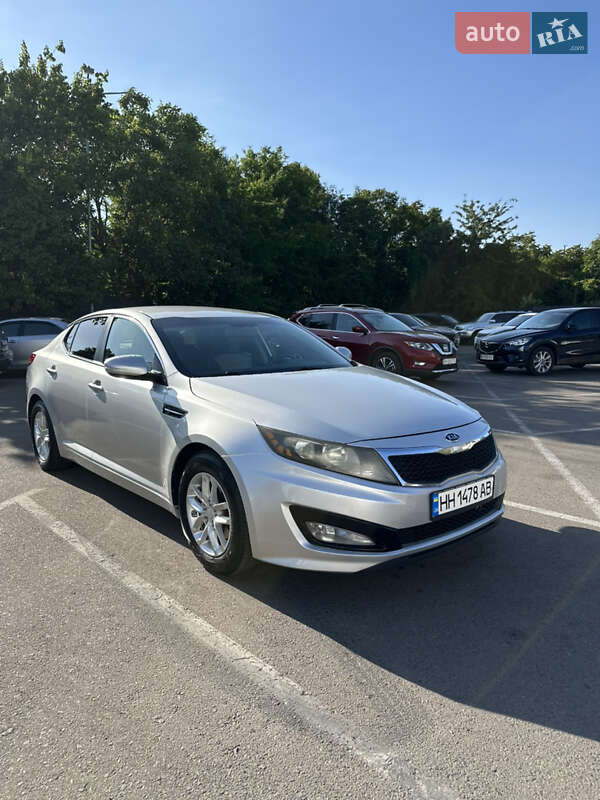 Седан Kia Optima 2011 в 