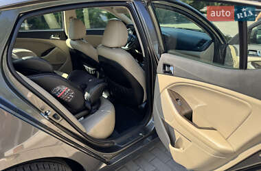 Седан Kia Optima 2012 в Кам'янці