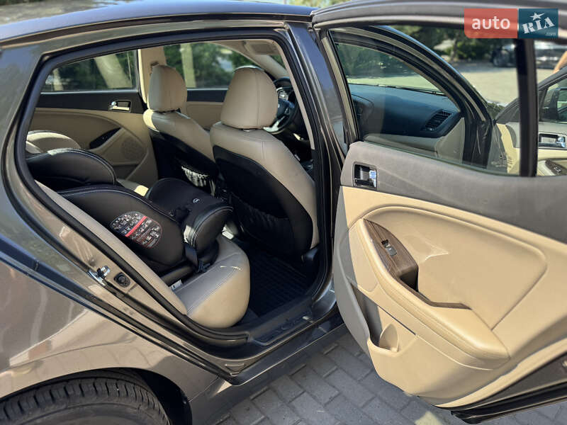 Седан Kia Optima 2012 в Кам'янці