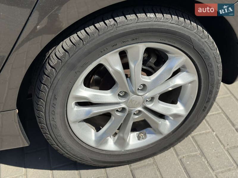 Седан Kia Optima 2012 в Кам'янці