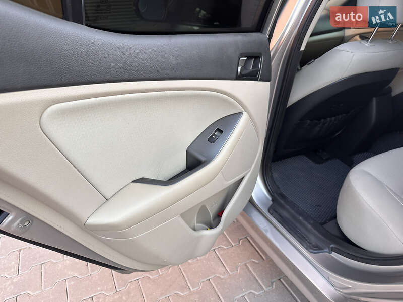 Седан Kia Optima 2014 в Хмельницком