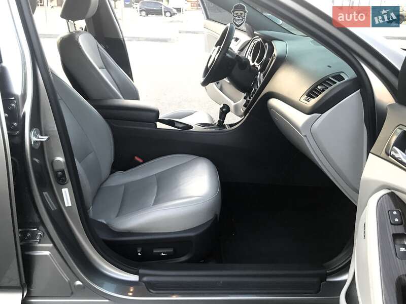 Седан Kia Optima 2014 в Києві