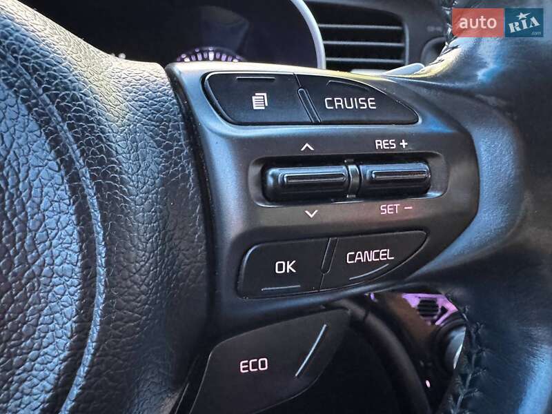 Седан Kia Optima 2015 в Днепре