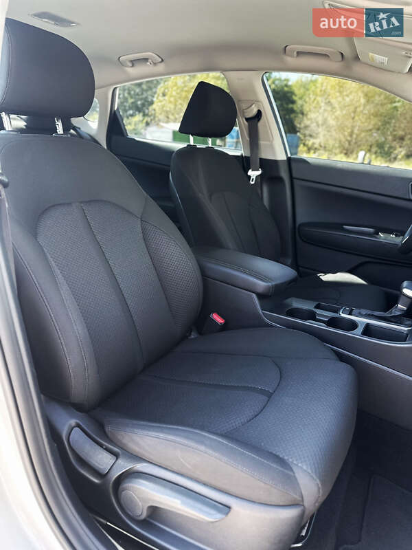 Седан Kia Optima 2016 в Києві