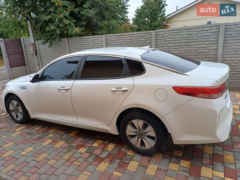 Седан Kia Optima 2016 в Черноморске