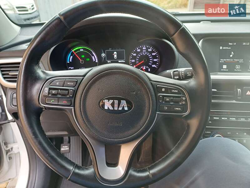 Седан Kia Optima 2016 в Черноморске