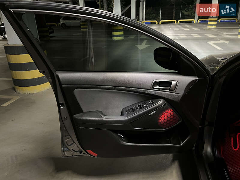Седан Kia Optima 2015 в Киеве