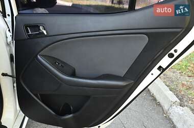 Седан Kia Optima 2012 в 
